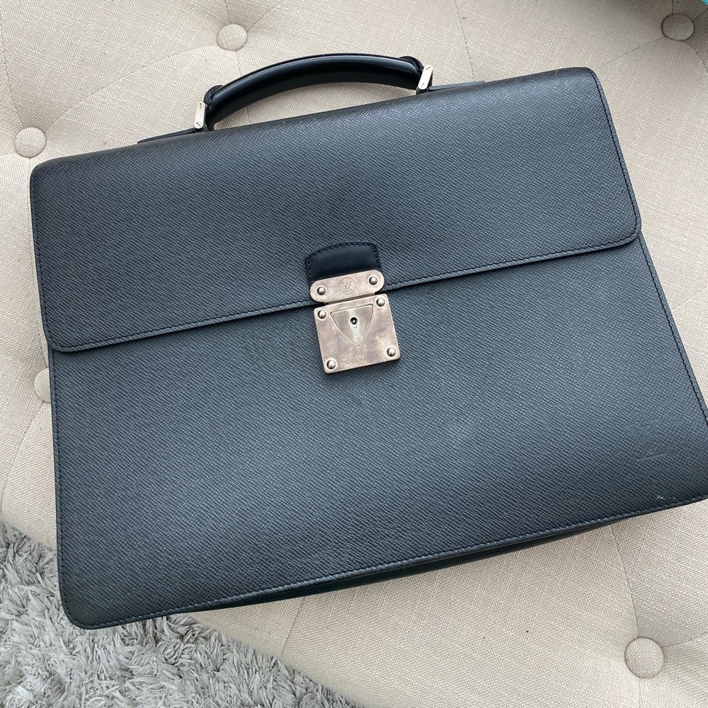Authentic Louis Vuitton Men business bag.